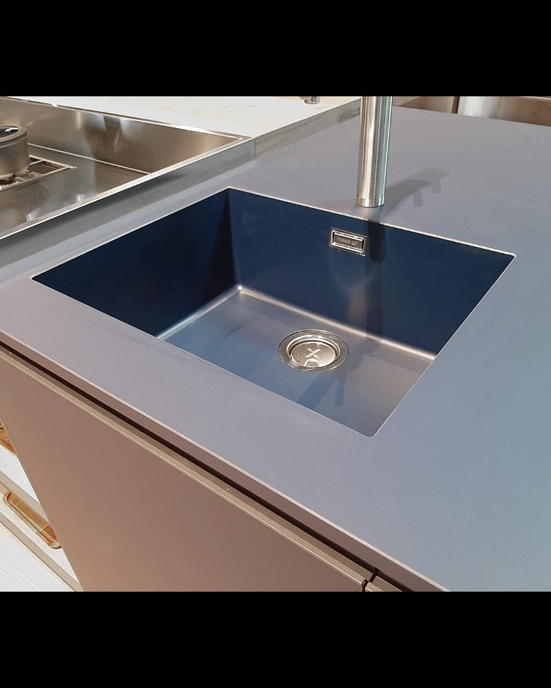 Integrated sink on laminate top in Fenix